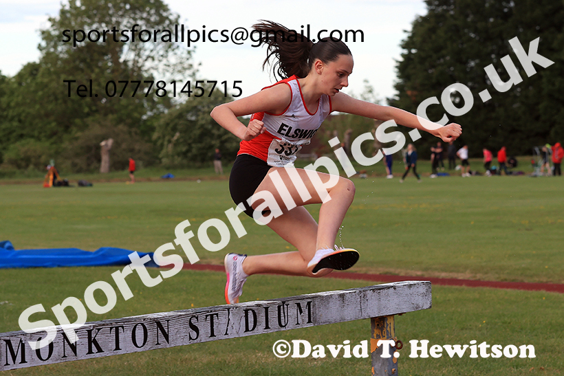 Womens 1500 metres steeplechase, 2025 NEGP No 2, Monkton Stadium, Wednesday, May 28th. Photo: David T. Hewitson/Sports for All Pics